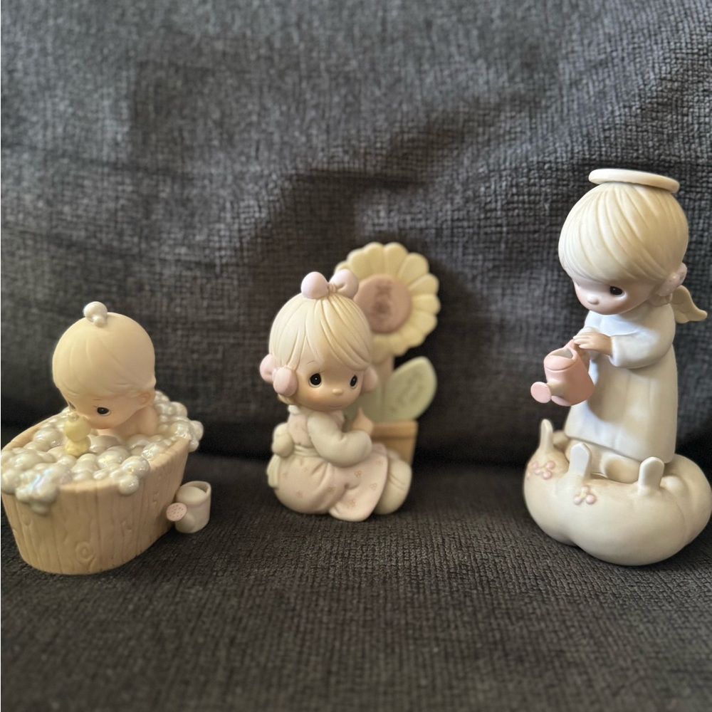 Adorable precious moments Figurines with Angel and Bathing Baby 🌻